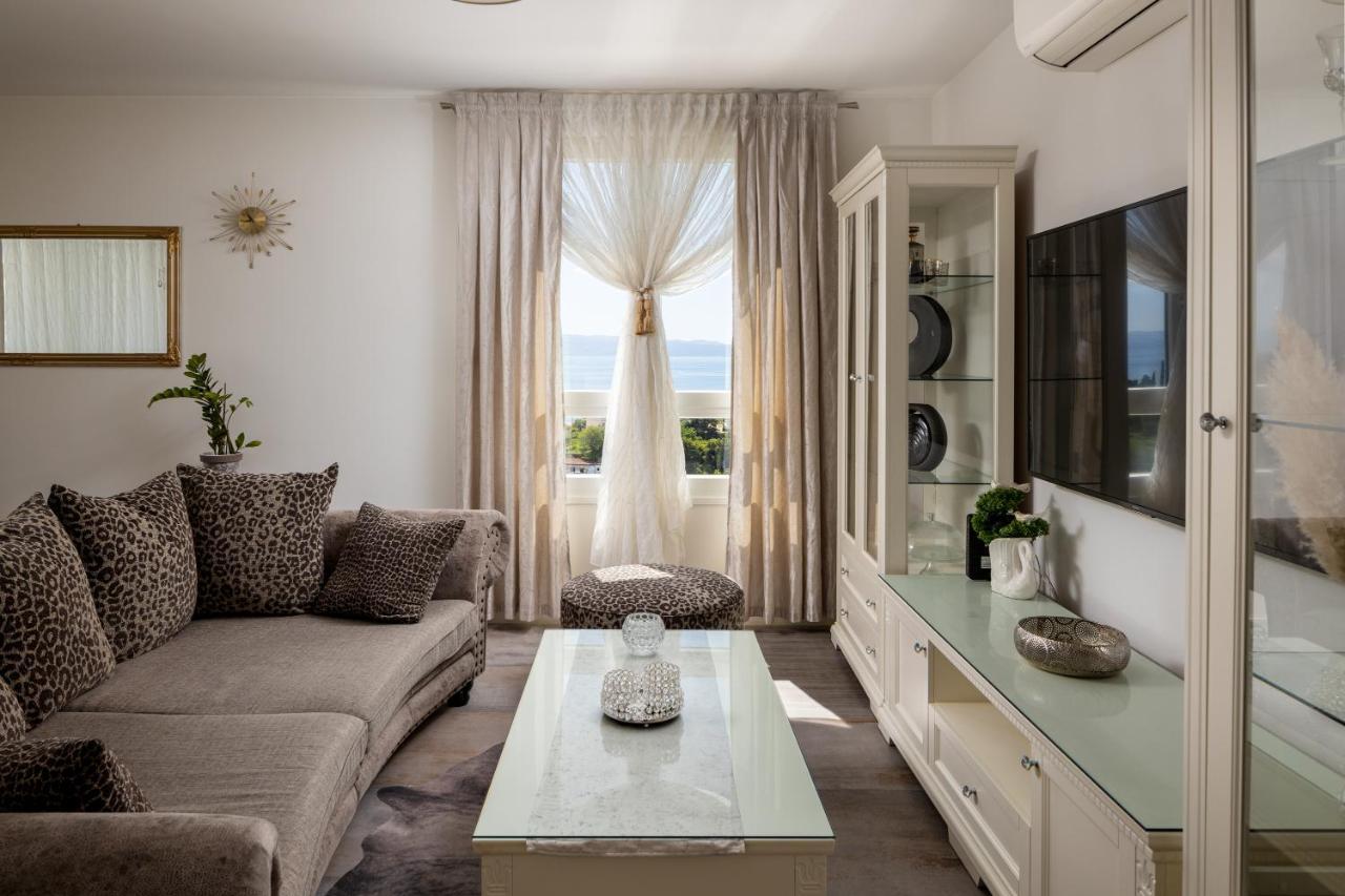 Luxury Apartment Azure Split Exterior photo